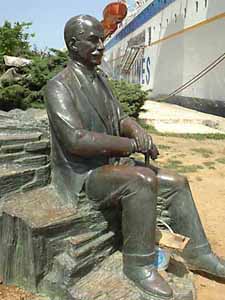 トルコ建国の父 ムスタファ ケマル氏の像が日本で大変なコトに Astronaut Blog